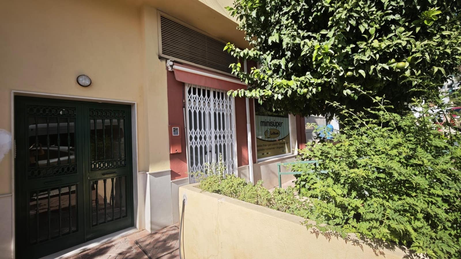 Commercial for sale in Cabra - € 110,000 (Ref: 9437533)