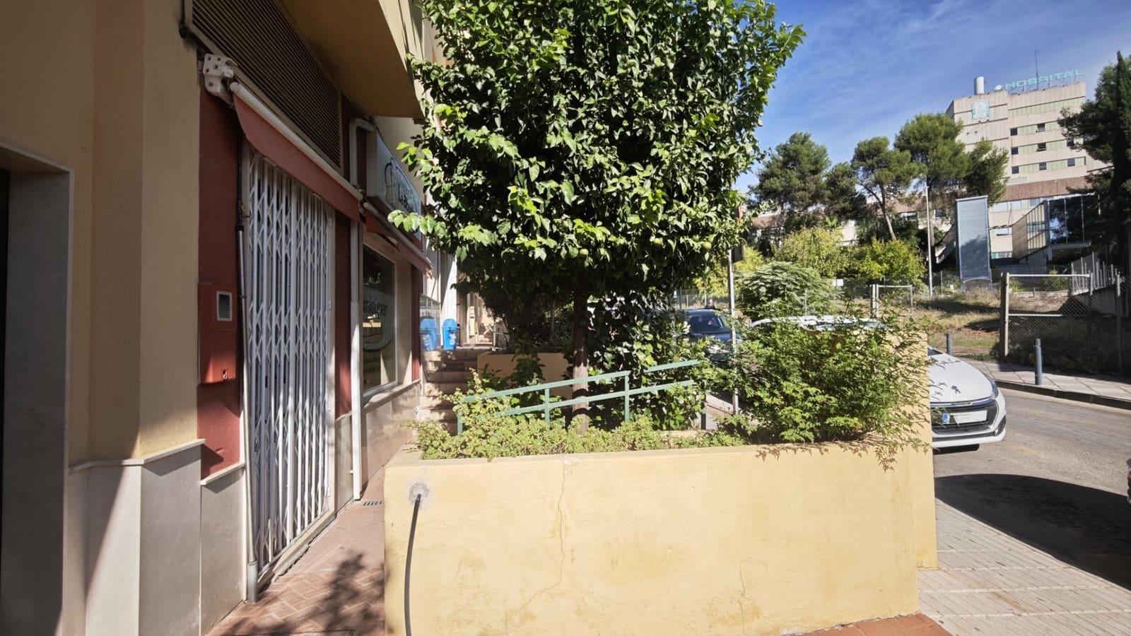 Commercial for sale in Cabra - € 110,000 (Ref: 9437533)