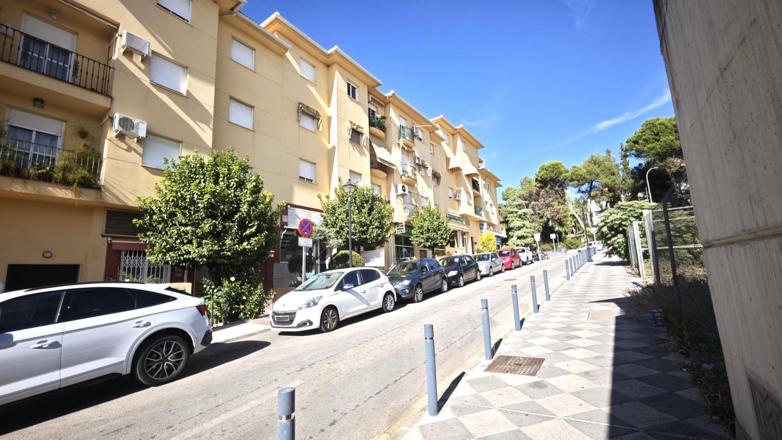 Commercial for sale in Cabra - € 110,000 (Ref: 9437533)