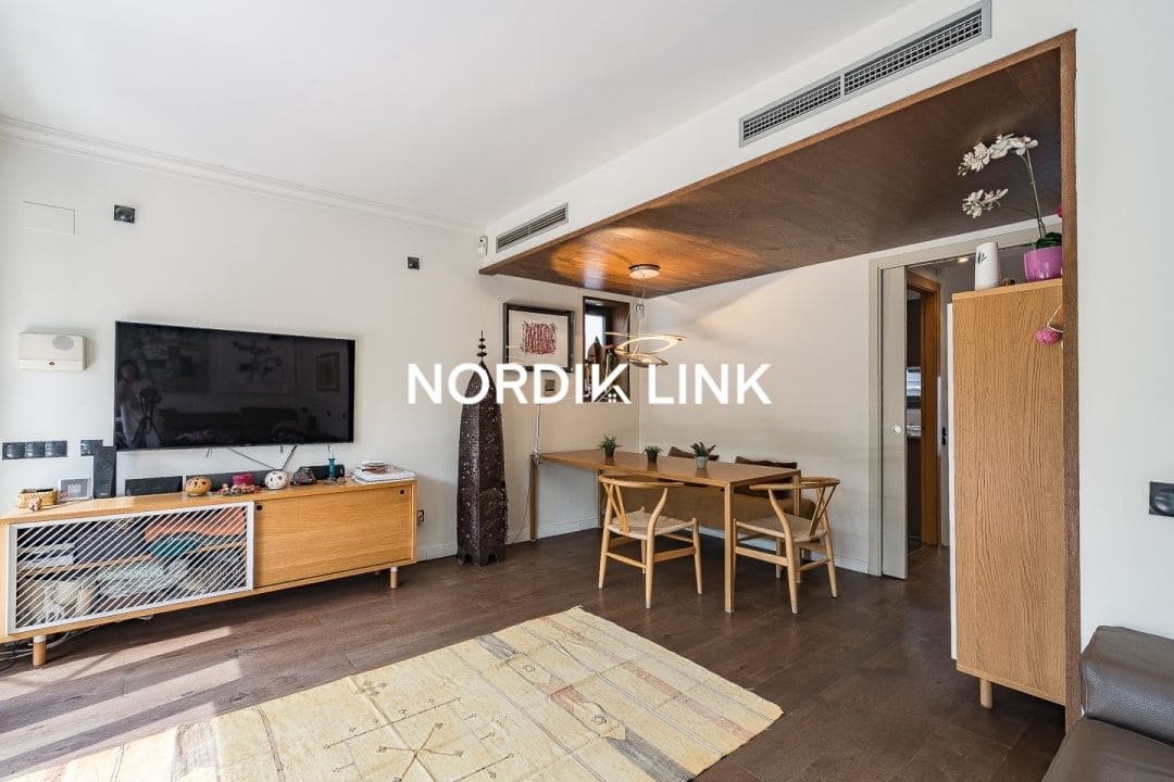 5 soveværelse Semi-Rækkehus til salg i Barcelona by - € 1.090.000 (Ref: 9562526)