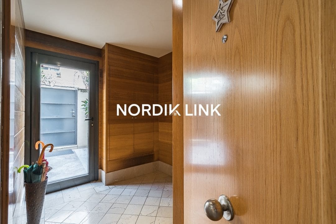 5 soveværelse Semi-Rækkehus til salg i Barcelona by - € 1.090.000 (Ref: 9562526)