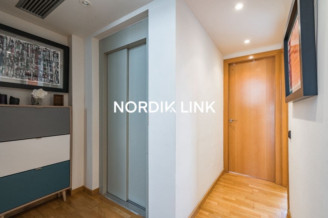 5 soveværelse Semi-Rækkehus til salg i Barcelona by - € 1.090.000 (Ref: 9562526)