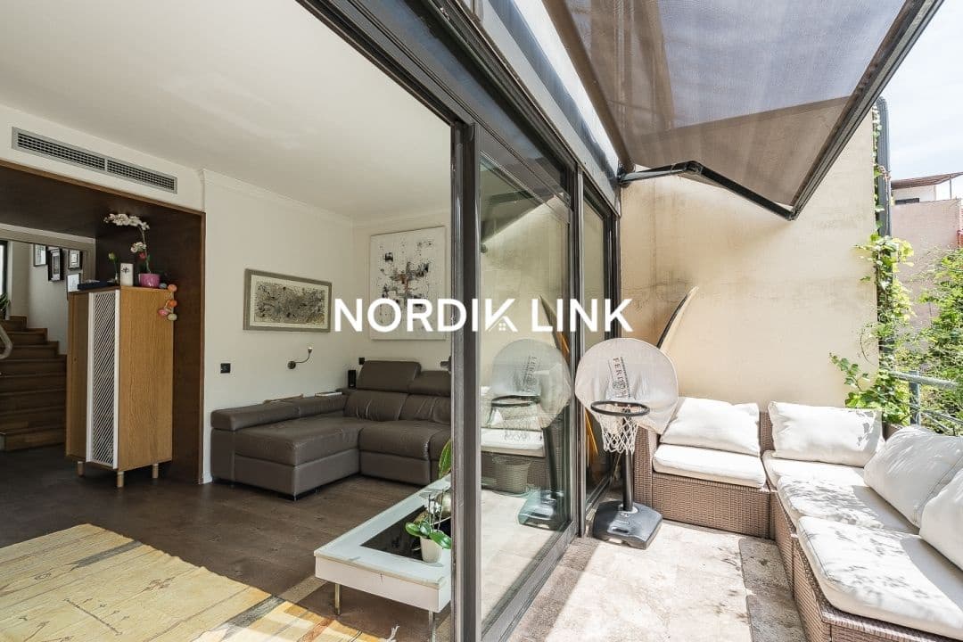 5 soveværelse Semi-Rækkehus til salg i Barcelona by - € 1.090.000 (Ref: 9562526)