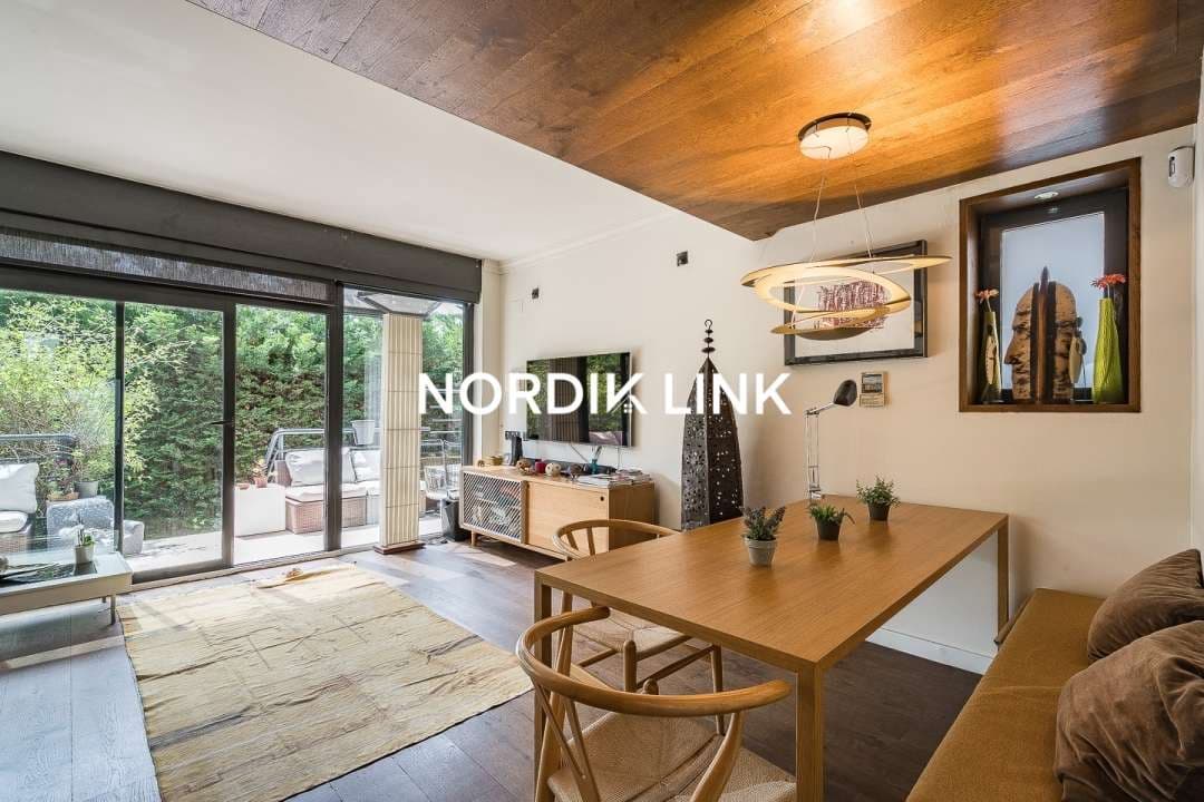 5 soveværelse Semi-Rækkehus til salg i Barcelona by - € 1.090.000 (Ref: 9562526)