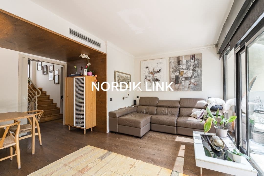 5 soveværelse Semi-Rækkehus til salg i Barcelona by - € 1.090.000 (Ref: 9562526)