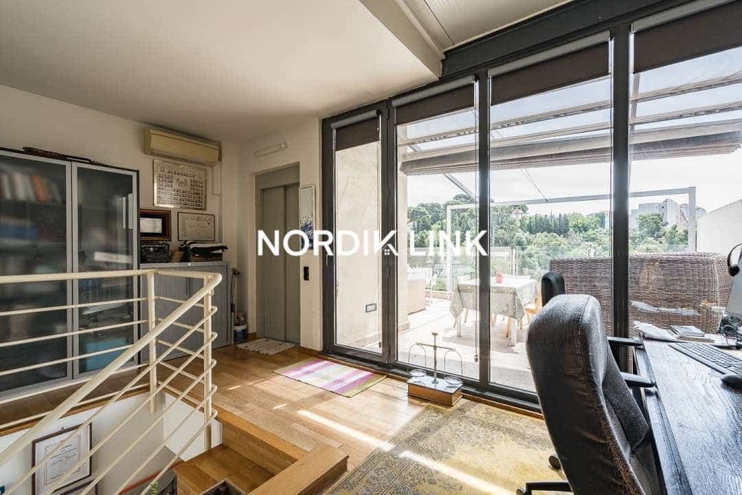 5 soveværelse Semi-Rækkehus til salg i Barcelona by - € 1.090.000 (Ref: 9562526)
