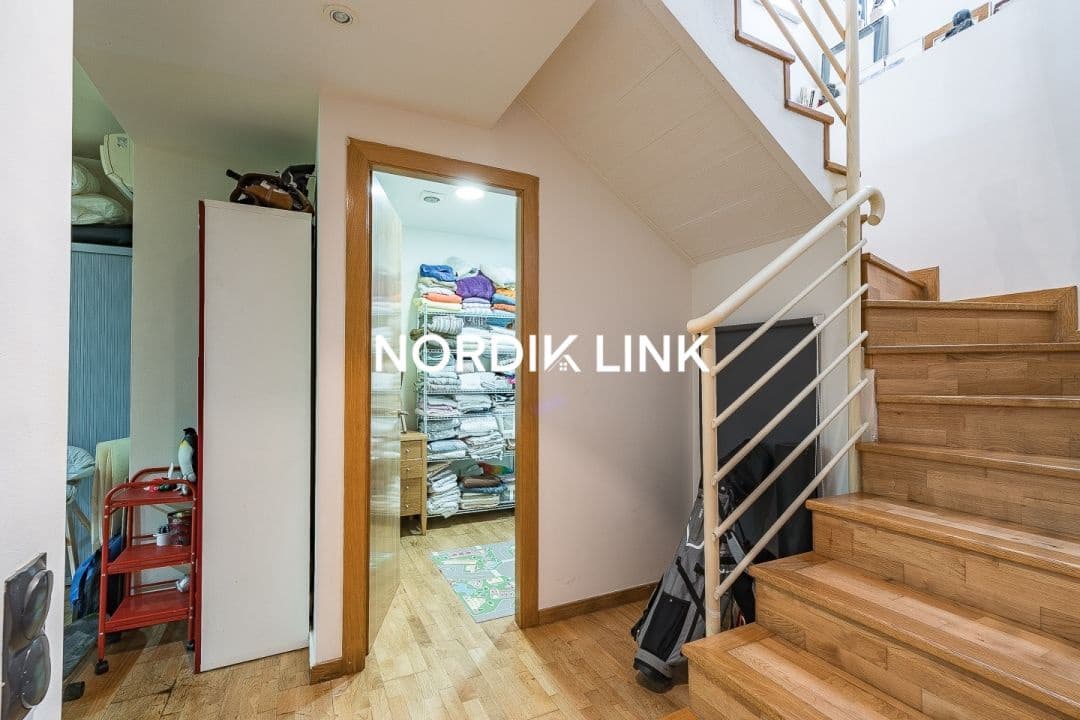 5 soveværelse Semi-Rækkehus til salg i Barcelona by - € 1.090.000 (Ref: 9562526)