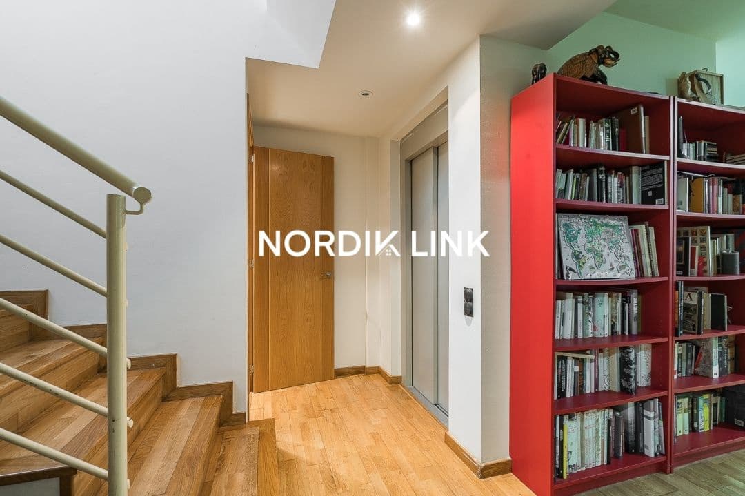 5 soveværelse Semi-Rækkehus til salg i Barcelona by - € 1.090.000 (Ref: 9562526)