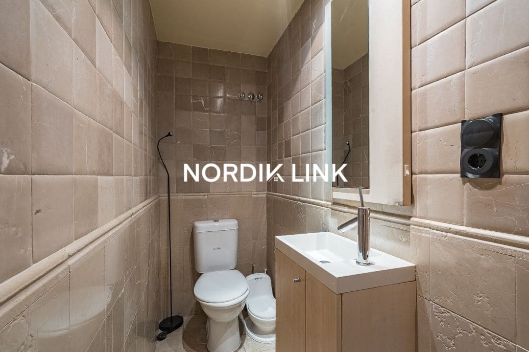 5 soveværelse Semi-Rækkehus til salg i Barcelona by - € 1.090.000 (Ref: 9562526)