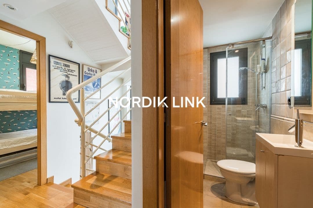 5 soveværelse Semi-Rækkehus til salg i Barcelona by - € 1.090.000 (Ref: 9562526)