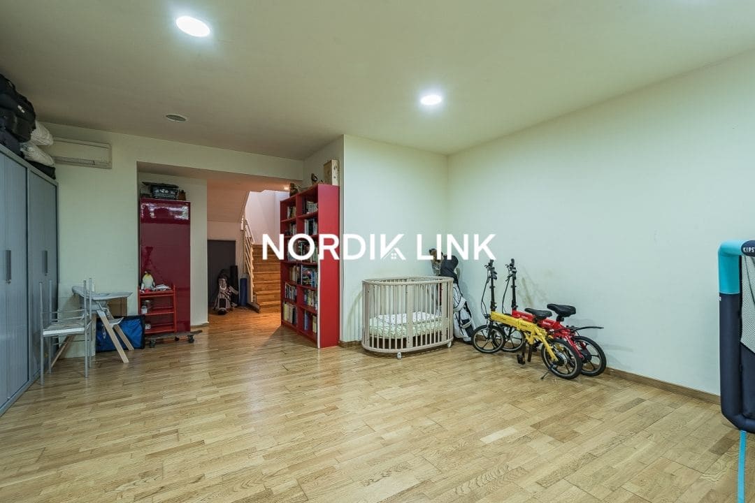 5 soveværelse Semi-Rækkehus til salg i Barcelona by - € 1.090.000 (Ref: 9562526)