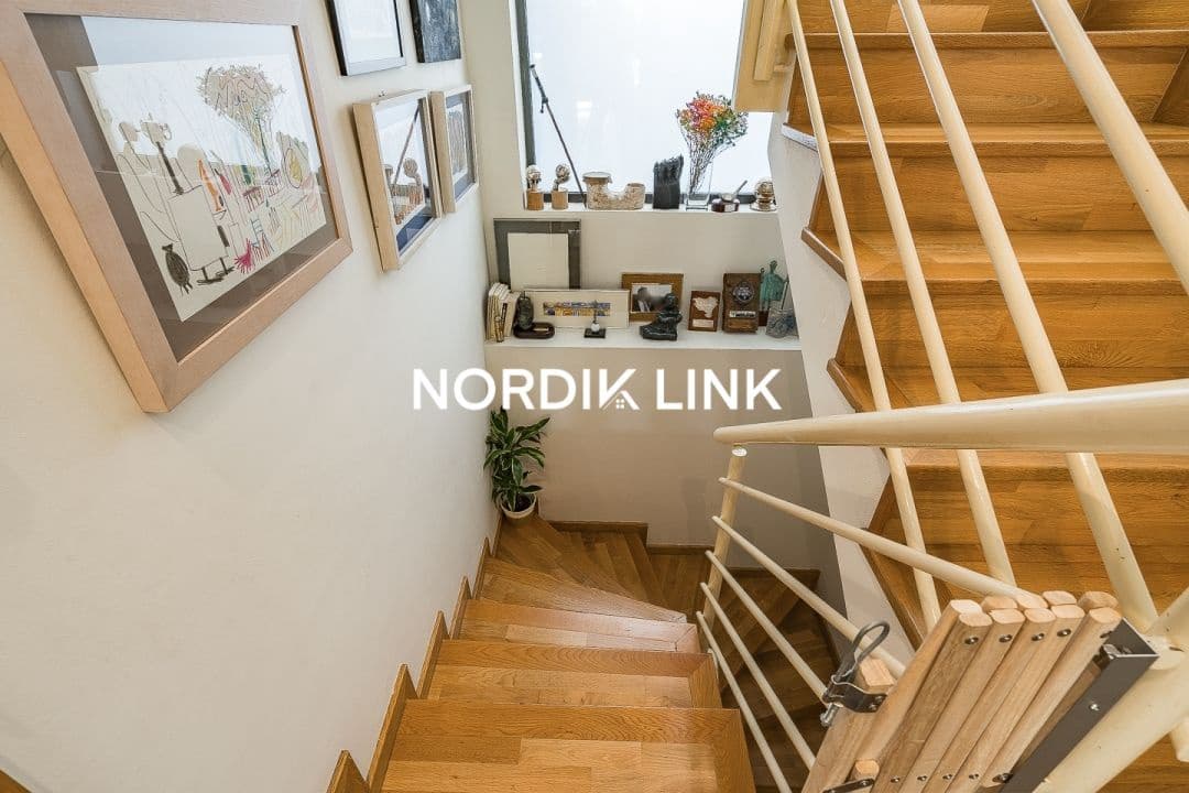 5 soveværelse Semi-Rækkehus til salg i Barcelona by - € 1.090.000 (Ref: 9562526)