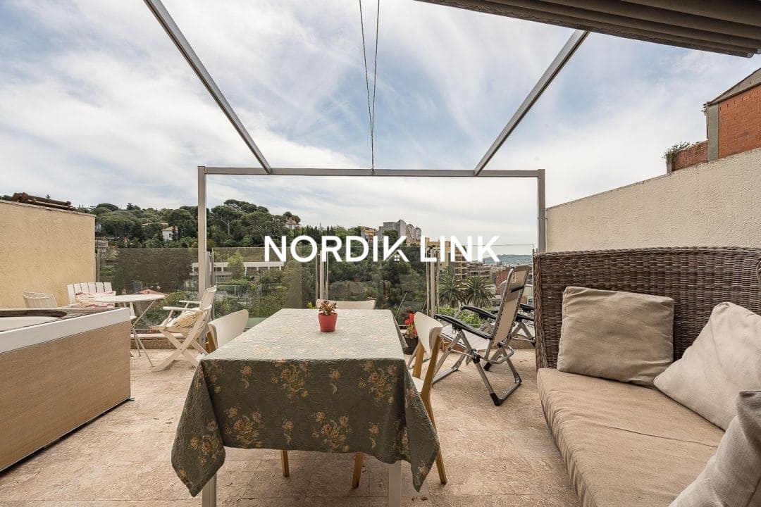 5 soveværelse Semi-Rækkehus til salg i Barcelona by - € 1.090.000 (Ref: 9562526)