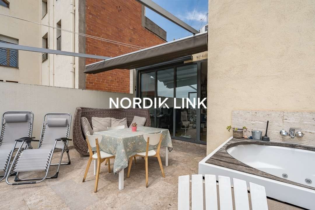 5 soveværelse Semi-Rækkehus til salg i Barcelona by - € 1.090.000 (Ref: 9562526)