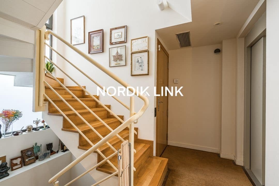 5 soveværelse Semi-Rækkehus til salg i Barcelona by - € 1.090.000 (Ref: 9562526)