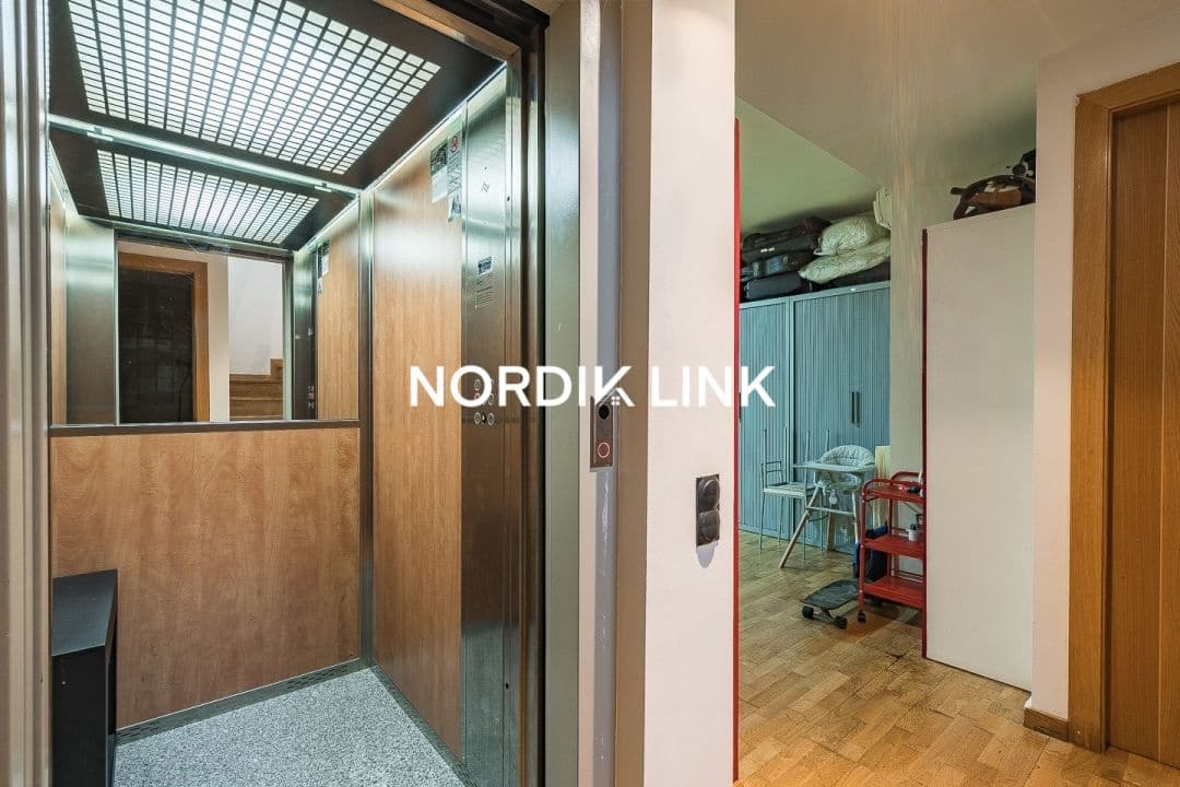 5 soveværelse Semi-Rækkehus til salg i Barcelona by - € 1.090.000 (Ref: 9562526)