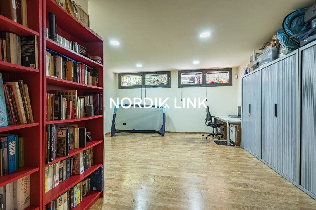 5 soveværelse Semi-Rækkehus til salg i Barcelona by - € 1.090.000 (Ref: 9562526)