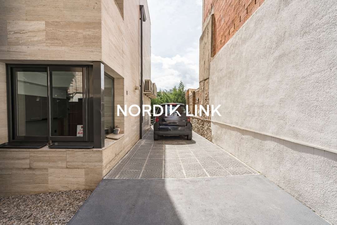 5 soveværelse Semi-Rækkehus til salg i Barcelona by - € 1.090.000 (Ref: 9562526)