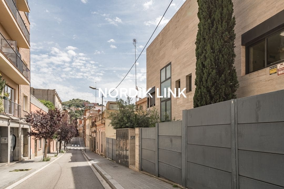 5 soveværelse Semi-Rækkehus til salg i Barcelona by - € 1.090.000 (Ref: 9562526)