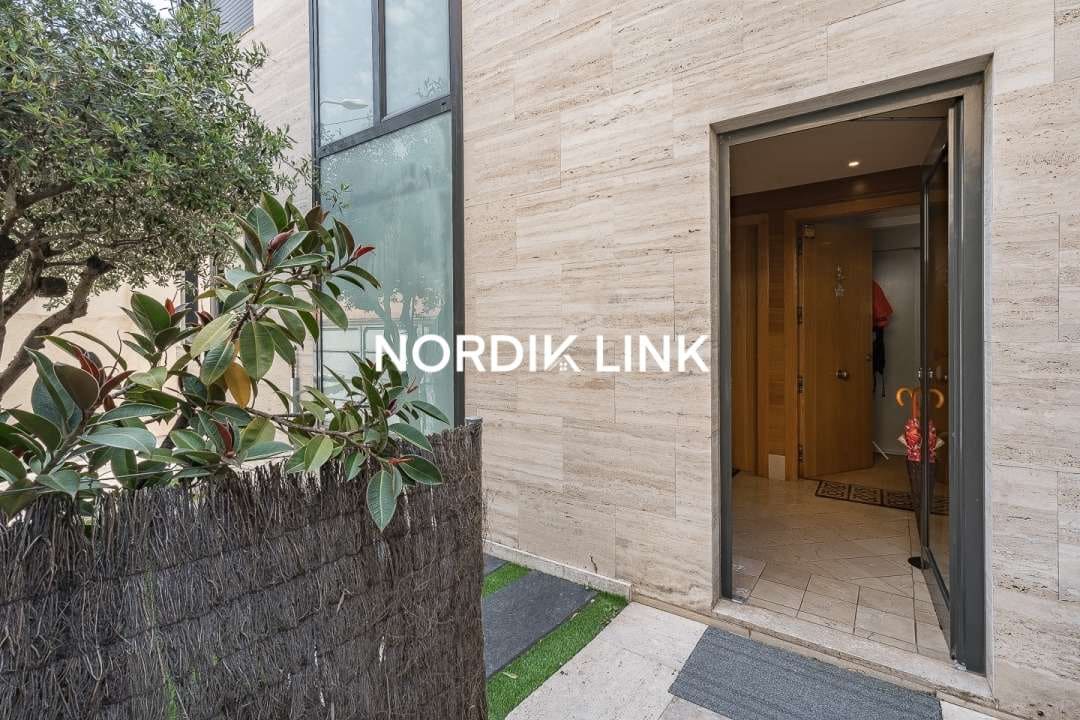 5 soveværelse Semi-Rækkehus til salg i Barcelona by - € 1.090.000 (Ref: 9562526)