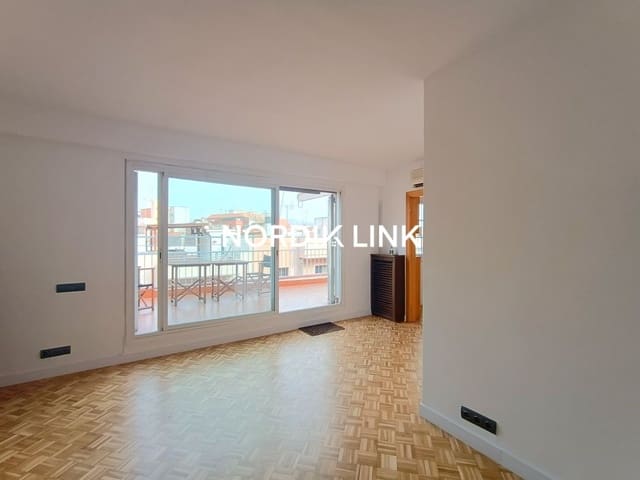 3 soveværelse Penthouse til salg i El Guinardó, Barcelona by - € 585.000 (Ref: 9562528)