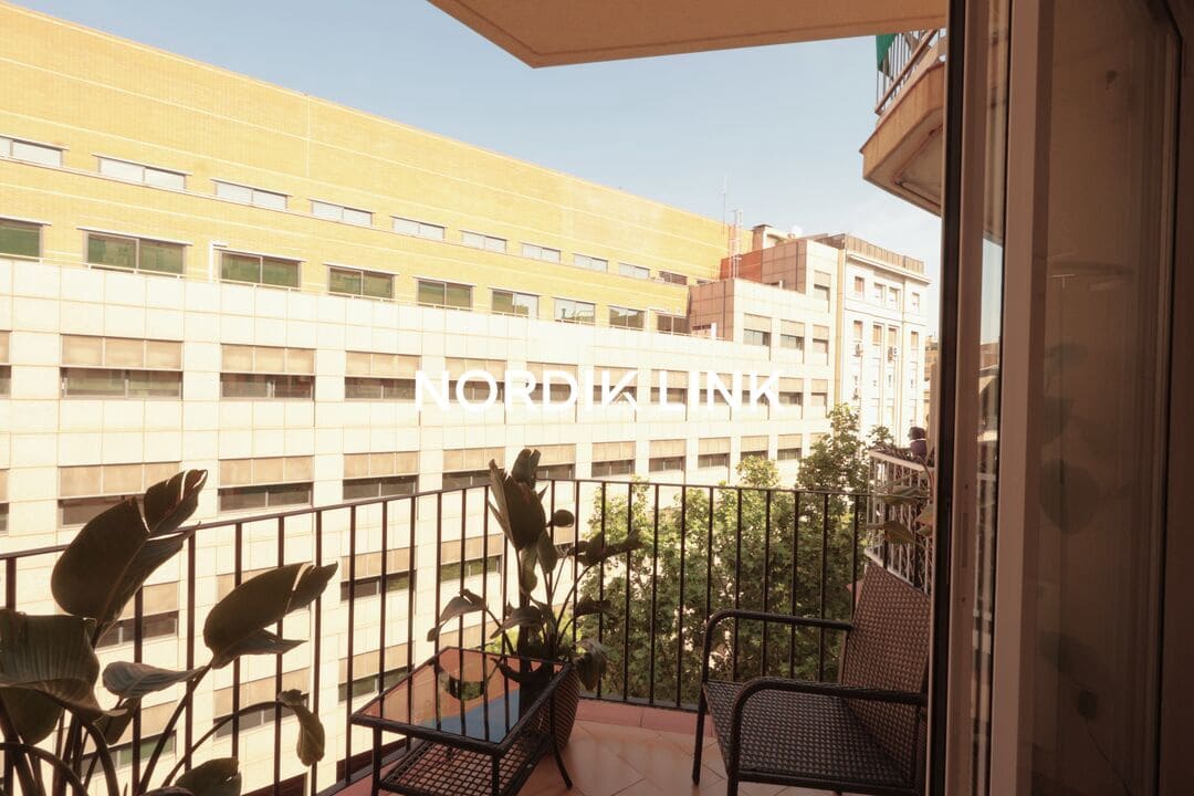 4 slaapkamer Flat te koop in Barcelona stad - € 775.000 (Ref: 9562529)