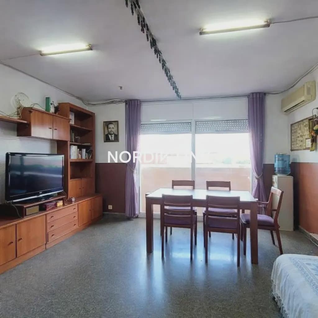 3 bedroom Flat for sale in Barcelona city - € 425,000 (Ref: 9562534)