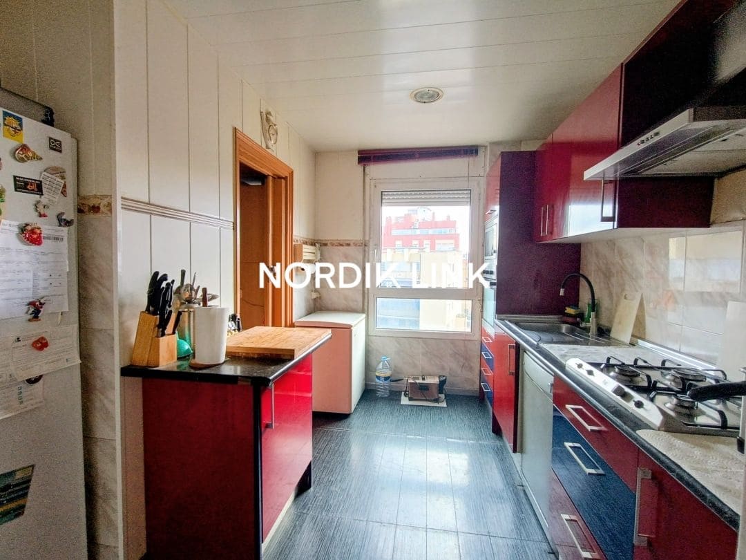 3 bedroom Flat for sale in Barcelona city - € 425,000 (Ref: 9562534)