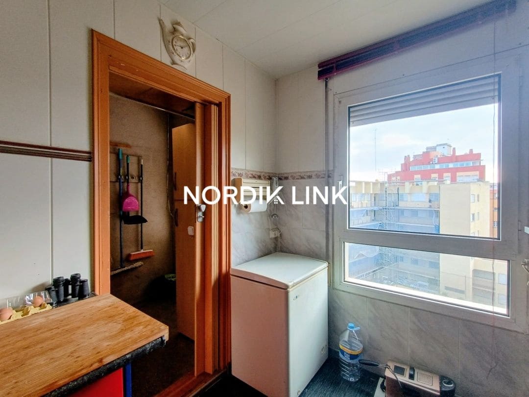 3 bedroom Flat for sale in Barcelona city - € 425,000 (Ref: 9562534)