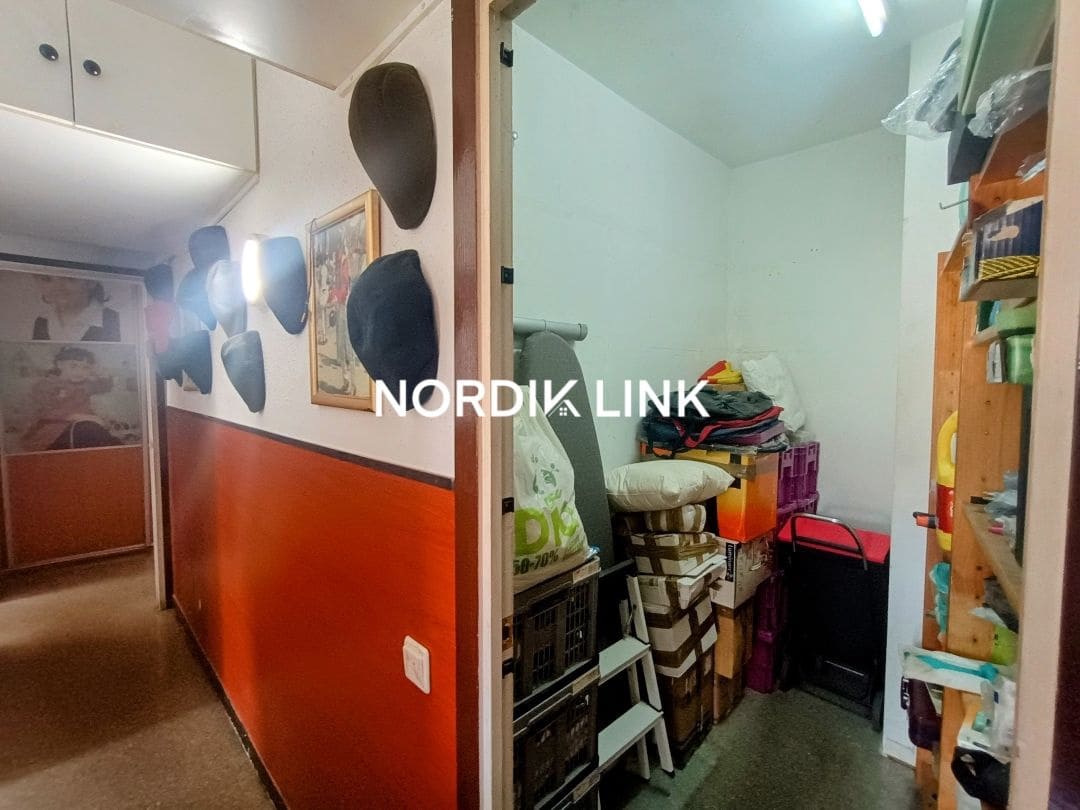 3 bedroom Flat for sale in Barcelona city - € 425,000 (Ref: 9562534)