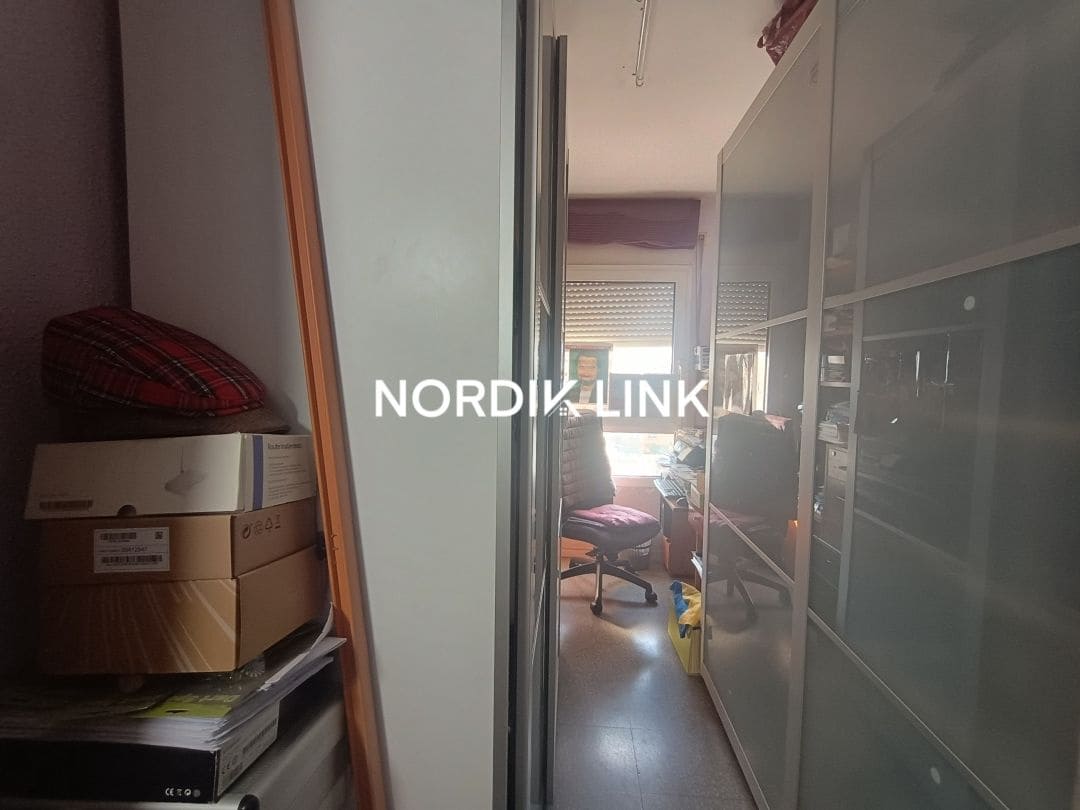 3 bedroom Flat for sale in Barcelona city - € 425,000 (Ref: 9562534)