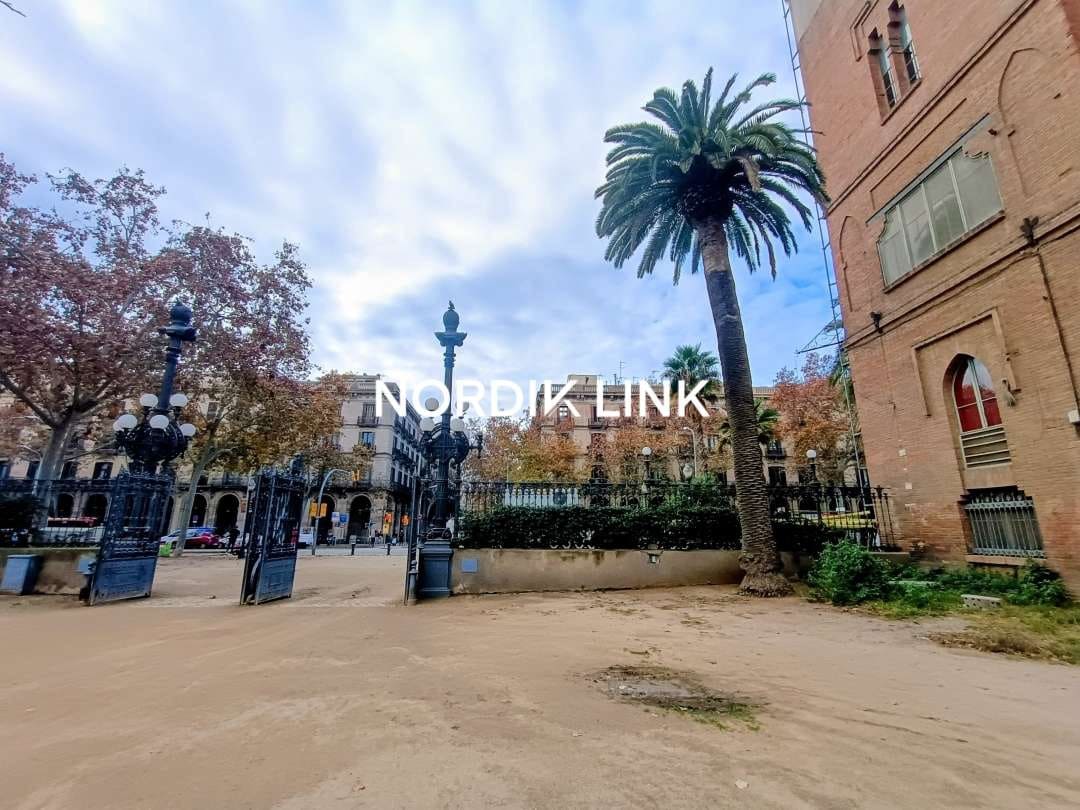 3 bedroom Flat for sale in Barcelona city - € 425,000 (Ref: 9562534)