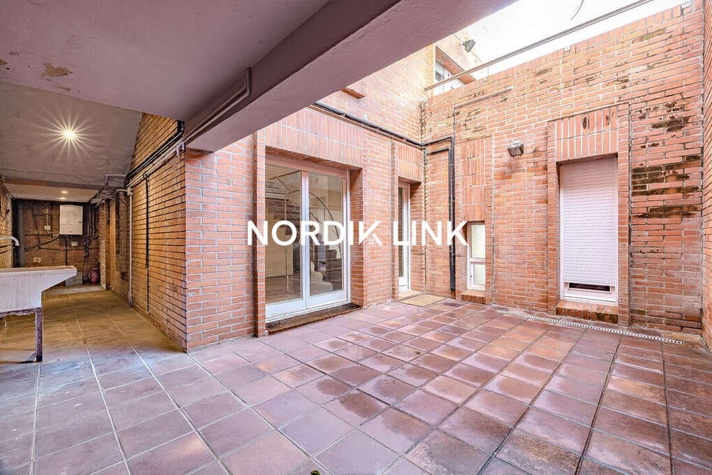 7 soveværelse Byhus til salg i Barcelona by - € 1.380.000 (Ref: 9562535)