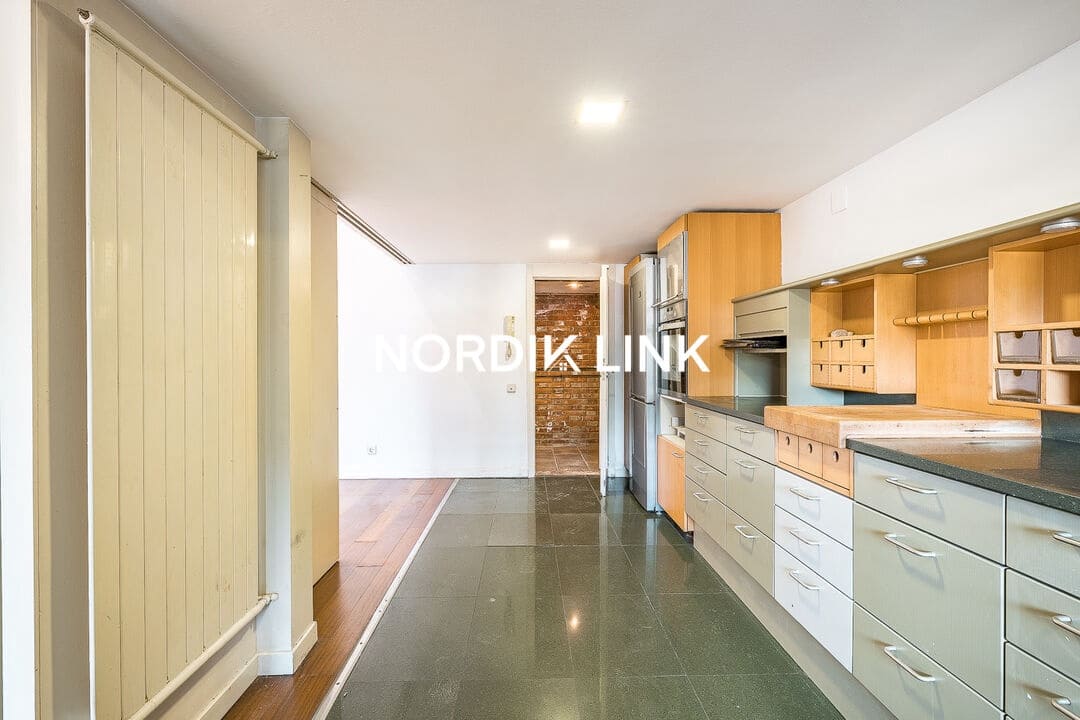 7 soveværelse Byhus til salg i Barcelona by - € 1.380.000 (Ref: 9562535)