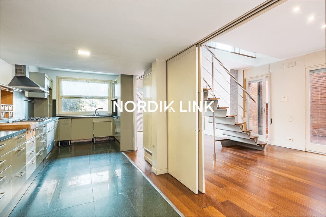 7 soveværelse Byhus til salg i Barcelona by - € 1.380.000 (Ref: 9562535)