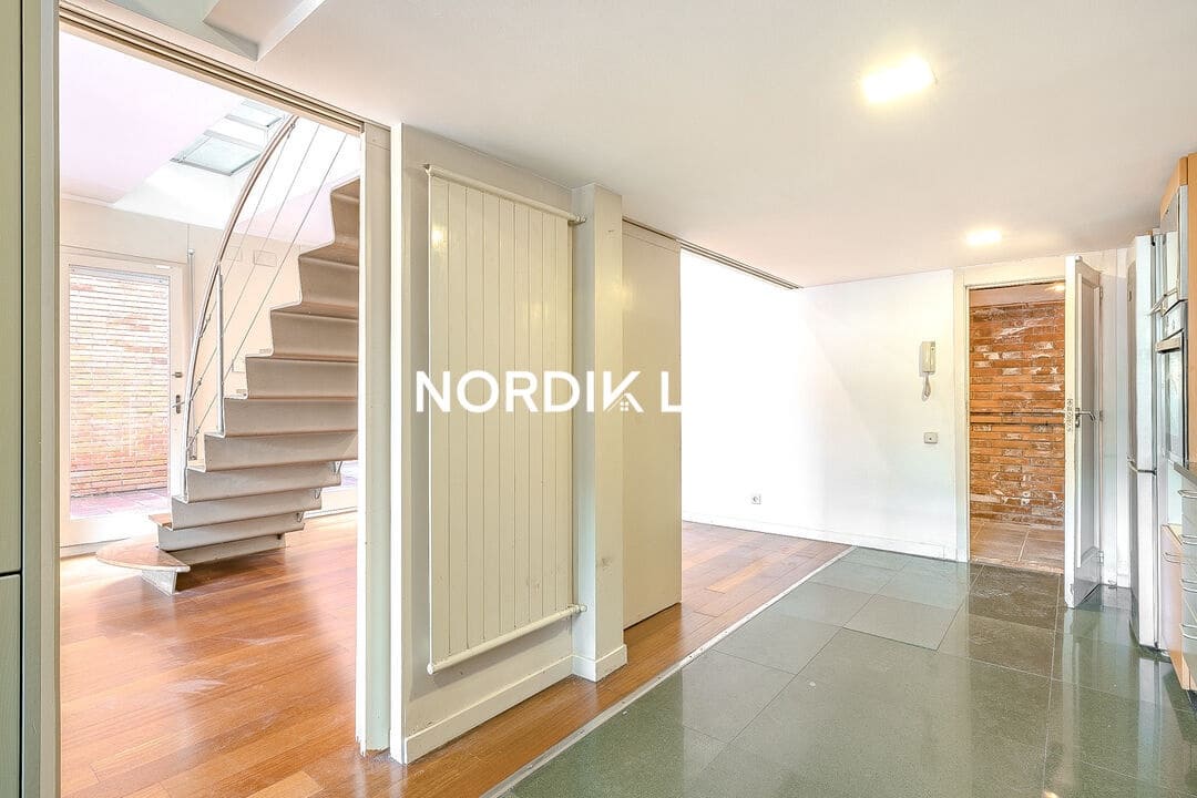 7 soveværelse Byhus til salg i Barcelona by - € 1.380.000 (Ref: 9562535)