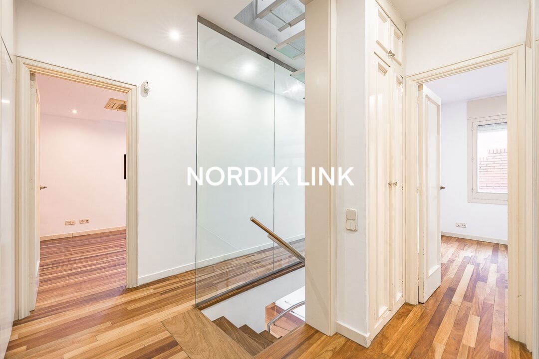 7 soveværelse Byhus til salg i Barcelona by - € 1.380.000 (Ref: 9562535)