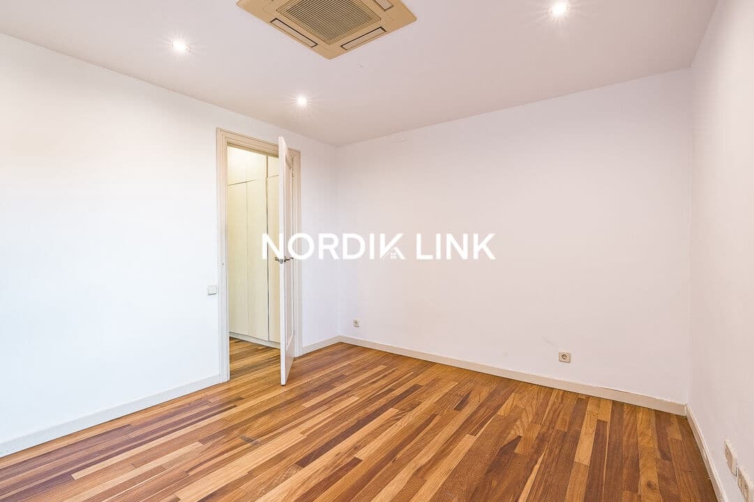 7 soveværelse Byhus til salg i Barcelona by - € 1.380.000 (Ref: 9562535)