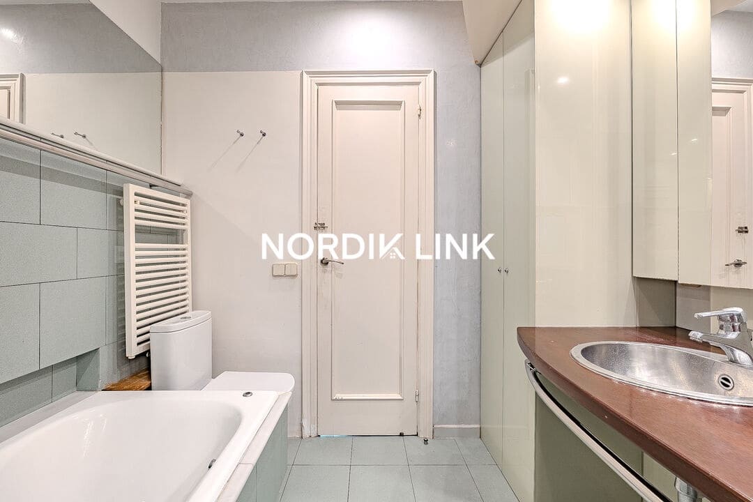 7 soveværelse Byhus til salg i Barcelona by - € 1.380.000 (Ref: 9562535)