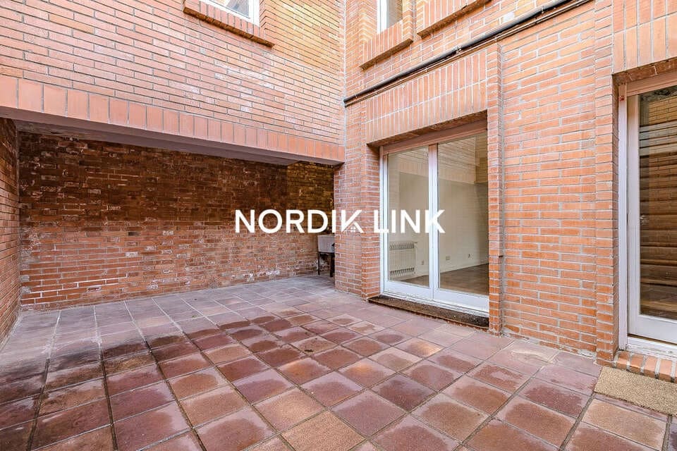 7 soveværelse Byhus til salg i Barcelona by - € 1.380.000 (Ref: 9562535)