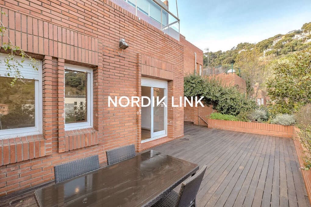 7 soveværelse Byhus til salg i Barcelona by - € 1.380.000 (Ref: 9562535)