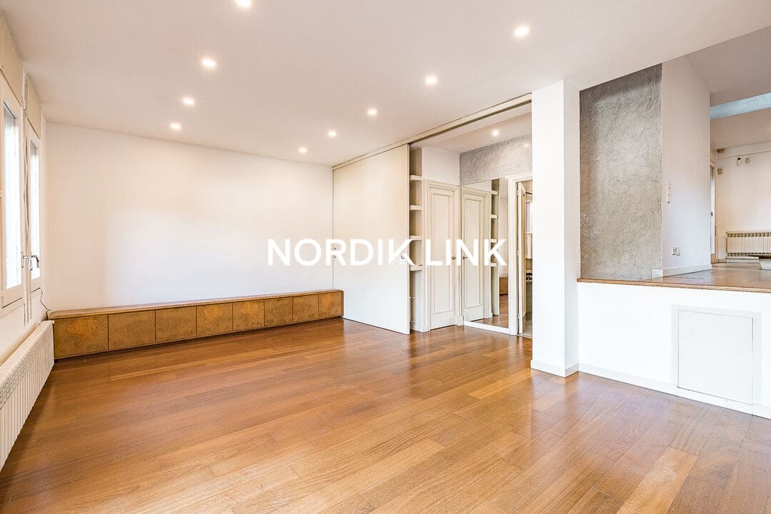 7 soveværelse Byhus til salg i Barcelona by - € 1.380.000 (Ref: 9562535)