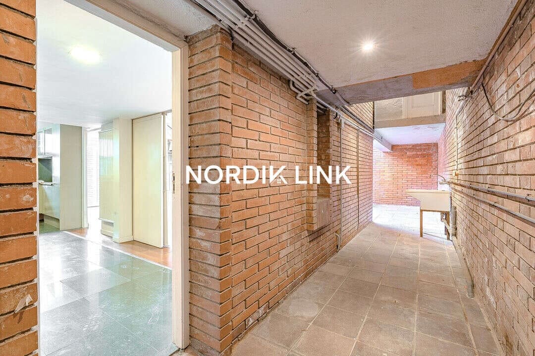 7 soveværelse Byhus til salg i Barcelona by - € 1.380.000 (Ref: 9562535)