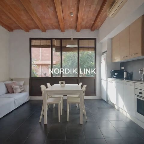 4 slaapkamer Flat te koop in La Vila de Gràcia, Barcelona stad - € 569.000 (Ref: 9562538)