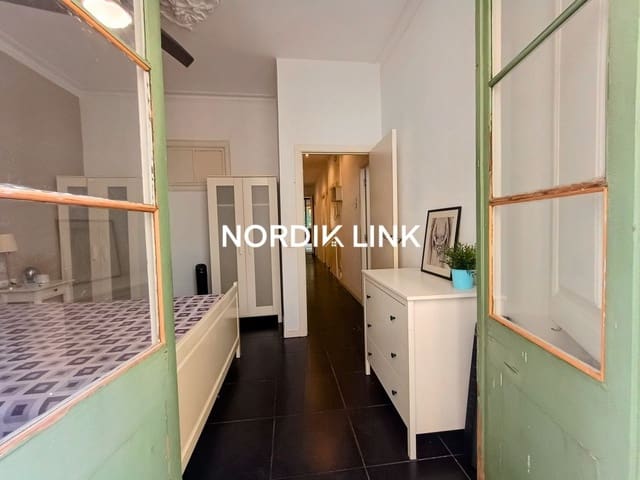 4 slaapkamer Flat te koop in La Vila de Gràcia, Barcelona stad - € 569.000 (Ref: 9562538)