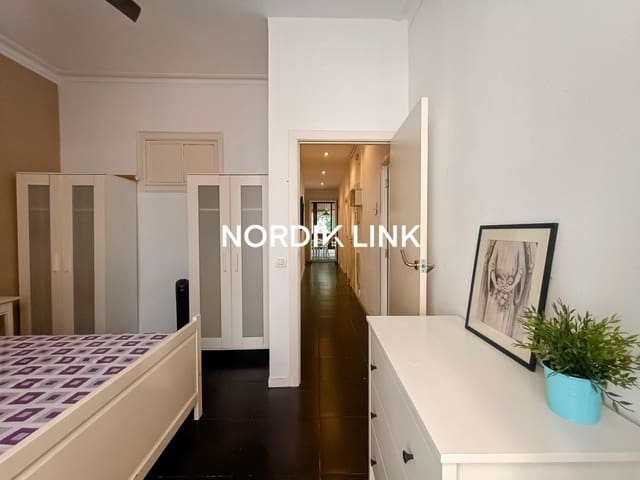 4 slaapkamer Flat te koop in La Vila de Gràcia, Barcelona stad - € 569.000 (Ref: 9562538)