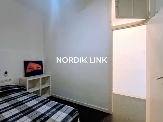 4 slaapkamer Flat te koop in La Vila de Gràcia, Barcelona stad - € 569.000 (Ref: 9562538)