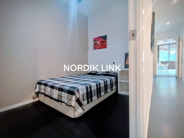 4 slaapkamer Flat te koop in La Vila de Gràcia, Barcelona stad - € 569.000 (Ref: 9562538)