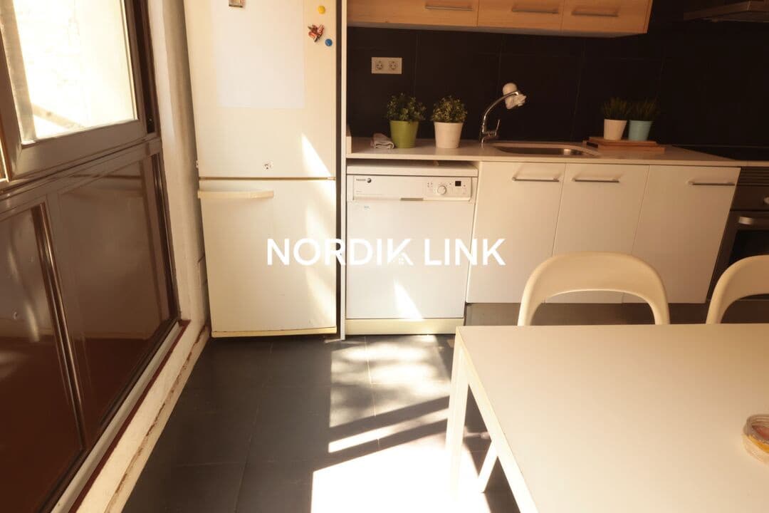 4 bedroom Flat for sale in Barcelona city - € 569,000 (Ref: 9562538)