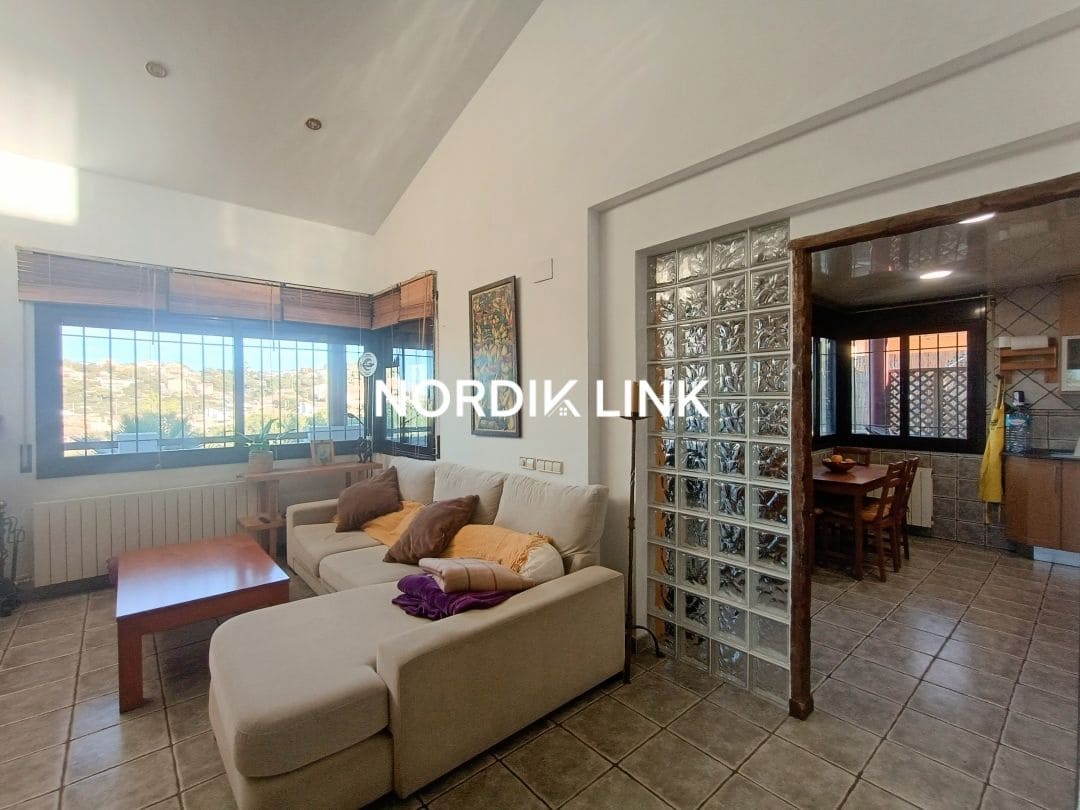 4 sypialnia Willa na sprzedaż w Olerdola z basenem - 390 000 € (Ref: 9562539)